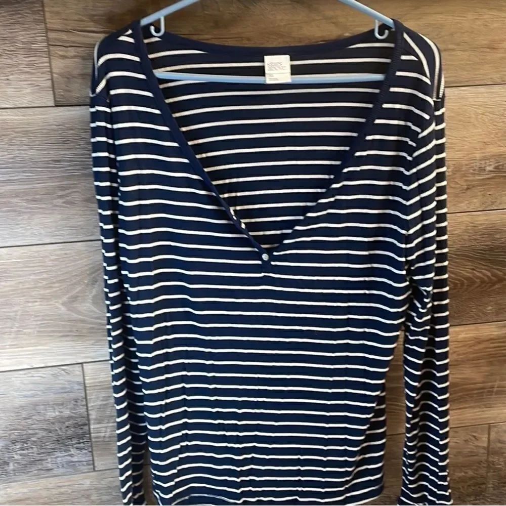 Stars Above Ladies Stripe Long Sleeve Vneck Top Size XL Dk Blue&white stripes